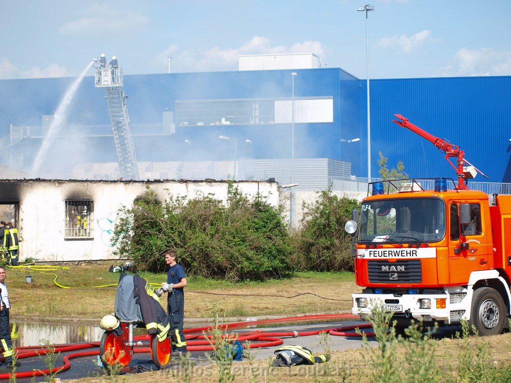 Feuer Koeln Ossendorf Butzweiler Hof neben IKEA P230.JPG